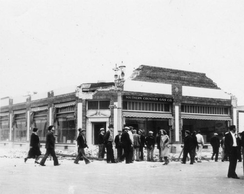 Earthquake-damaged building