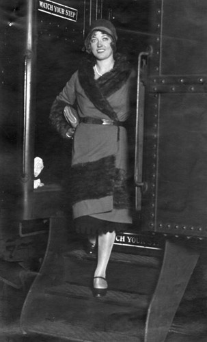 Marion Davies heads to New York