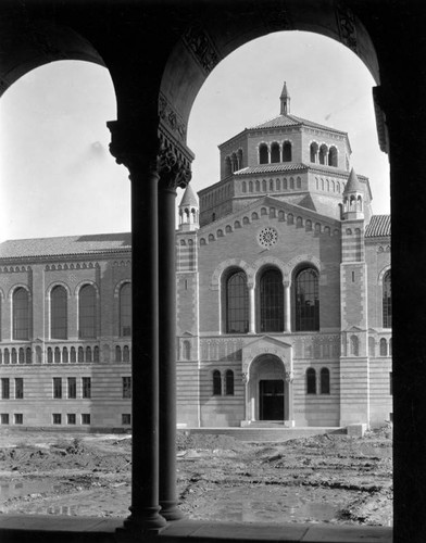 Powell Library at U.C.L.A., landscaping