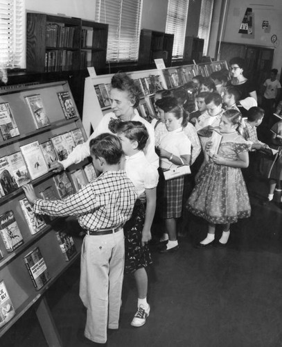 Tour school library