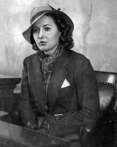 Barbara Stanwyck divorces Frank Fay