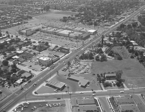 Quad at Whittier, looking west