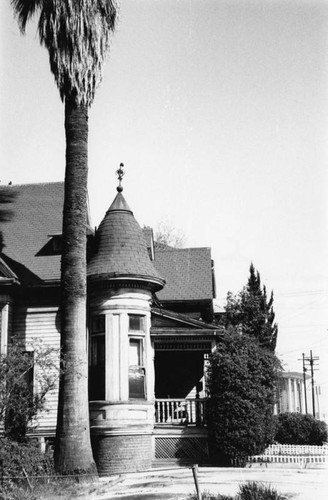 Bunker Hill Avenue residence