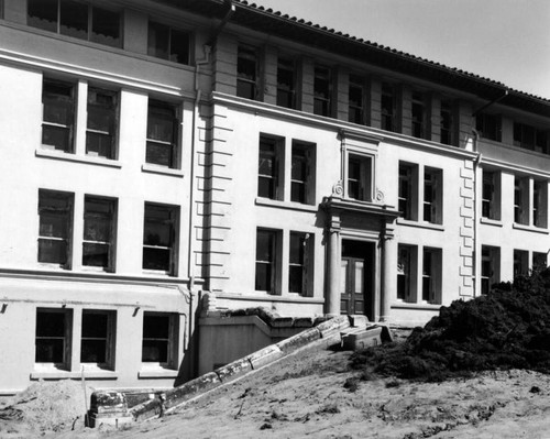 Swan Hall Occidental College