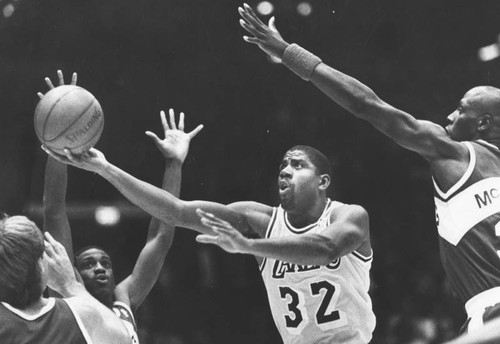 Opening game of the 1987-88 season for the Lakers