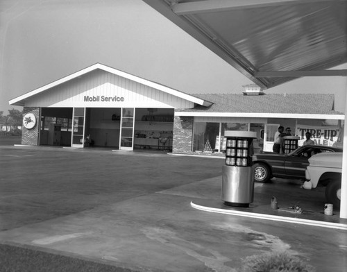 Mobil Service Station on Arlington Avenue