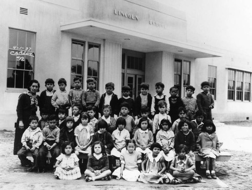 Class picture at the Lincoln School