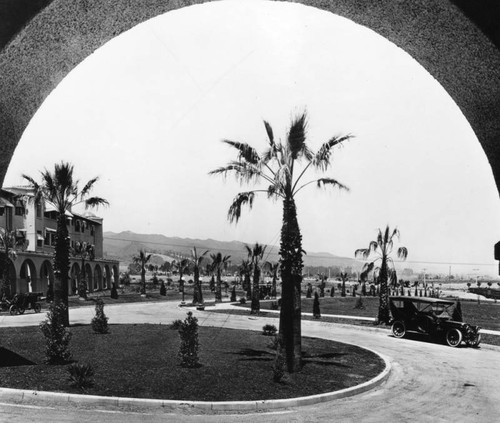 Beverly Hills Hotel driveway