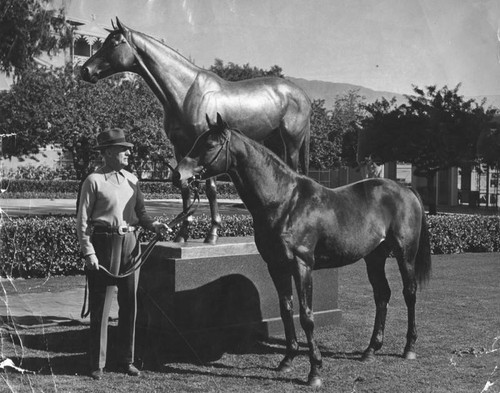 Statue of Seabiscuit