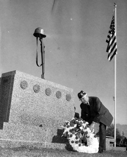 Dedicate Veterans Monument