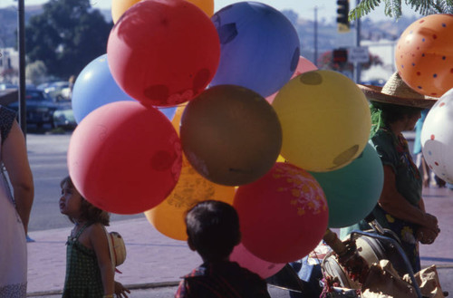 Balloon vendor, La Plaza