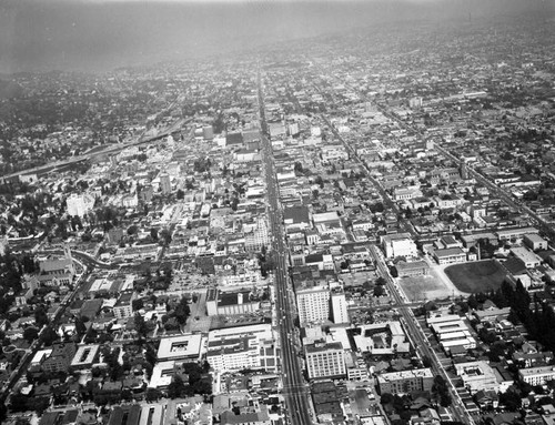 Hollywood Boulevard, Highland Avenue and the 101 Freeway, looking east
