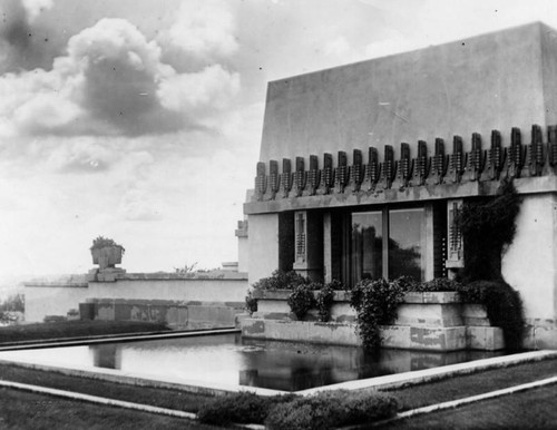 Hollyhock House