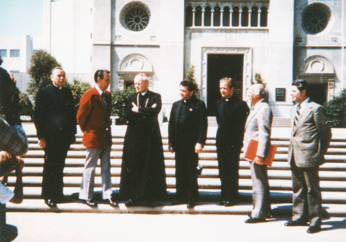 Cardinal Karol Wojtyla (later Pope John Paul II) visits Forest Lawn, Glendale