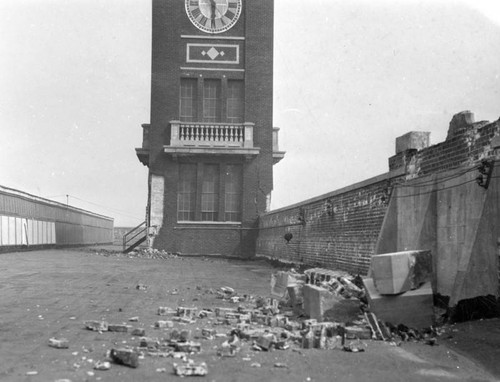 Earthquake-damaged building