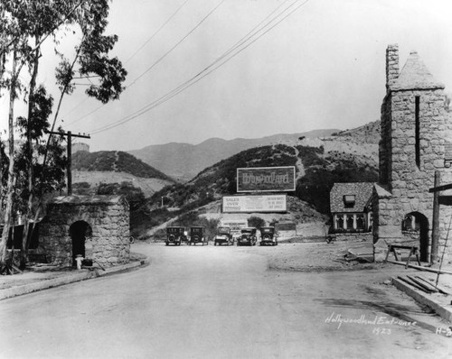 Entrance to Hollywoodland