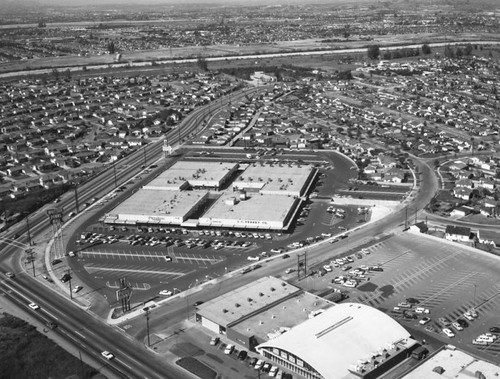 Whittier Downs Shopping Center, Santa Fe Springs