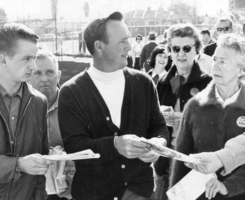 Palmer signs autographs