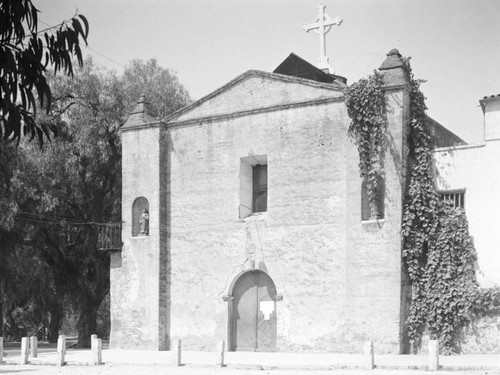 Mission San Gabriel Arcangel exterior