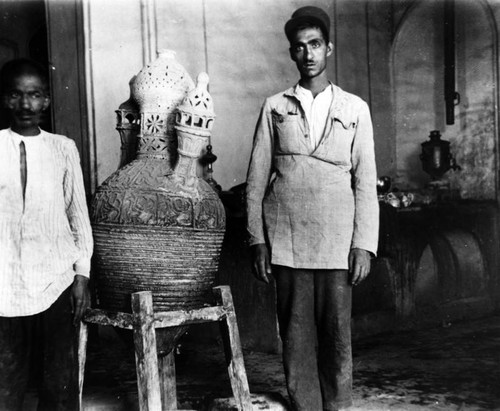 Workers in Iranian teahouse