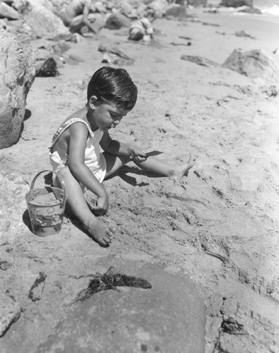 Children at the beach, view 13