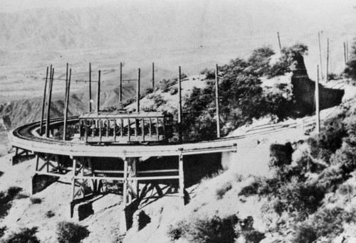 Trolley car on Circular Bridge