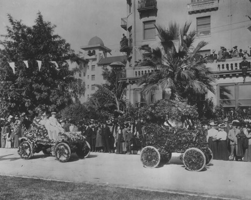 Early Rose Parade floats