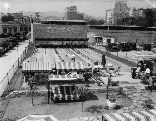 Outdoor bowling in Hollywood, view 2