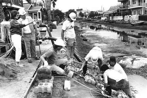 Relining Venice canal