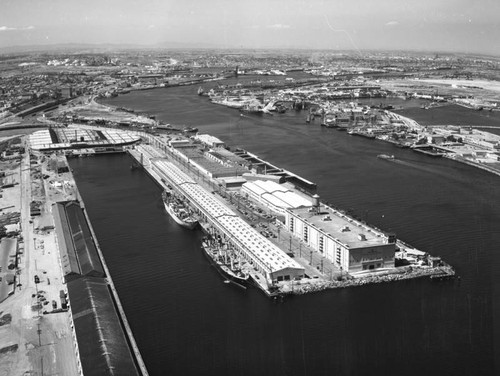 Los Angeles Harbor and Terminal Island, looking north