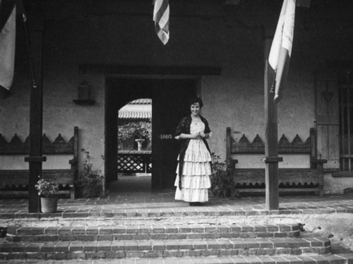 Employee at the entrance to Casa de Adobe