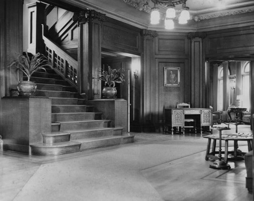 Main room in the Hellman mansion