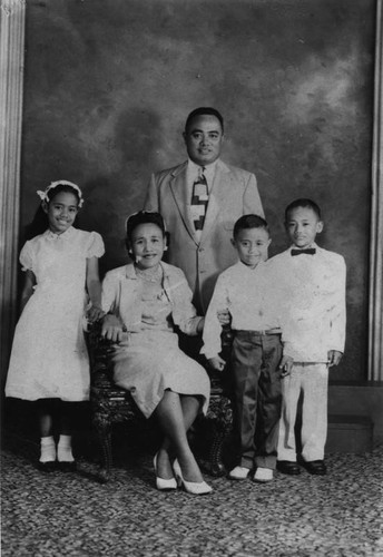 Family portrait in Hawaii