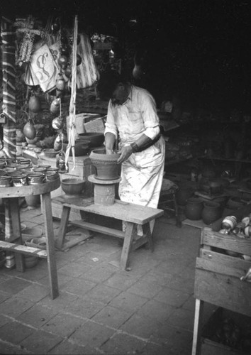 Potter at work, Olvera Street