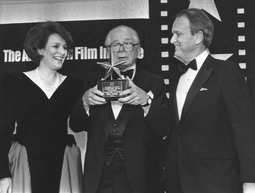 Director Billy Wilder receives AFI Life Achievement Award