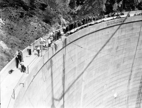 Crowd on top of Tujunga Dam