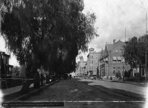 Main north from 5th in 1895