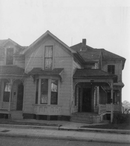 Bunker Hill Avenue residences