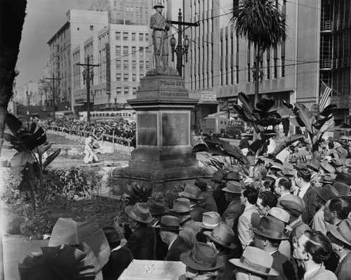 Angelenos watch excavation of Pershing Square