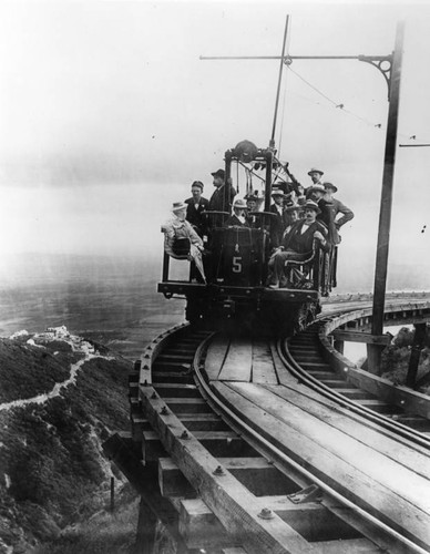 Trolley car on Circular Bridge