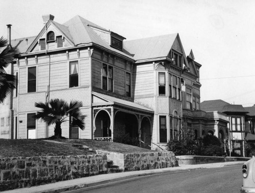 Bunker Hill Avenue residences