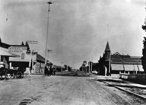 Early view of Washington Blvd. and Main St