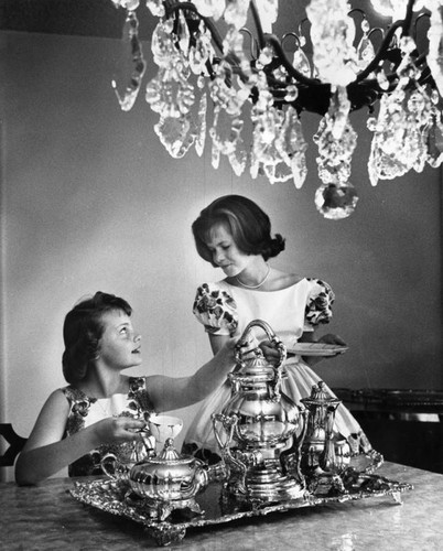 Tea and chandeliers set