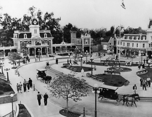 Disneyland's Town Square