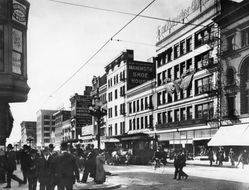 Broadway and 5th, looking south from 5th