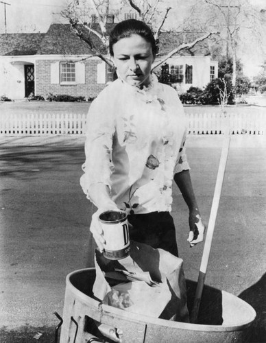 Woman to mix cans with trash