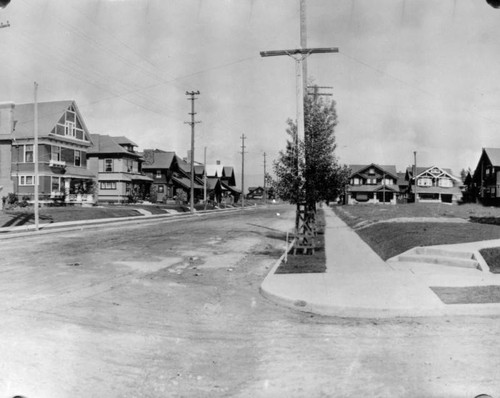 Western Avenue north of Venice Boulevard