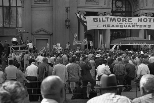 Crowds gather for Democratic convention