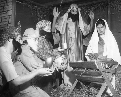 Reseda church presents outdoor nativity scene