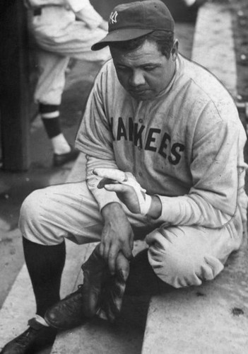 Babe Ruth injures finger